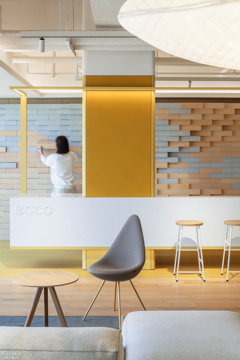 Hong Designworks Combines Unexpected Colors Sensibilities at a Xi'an Office - Interior Design