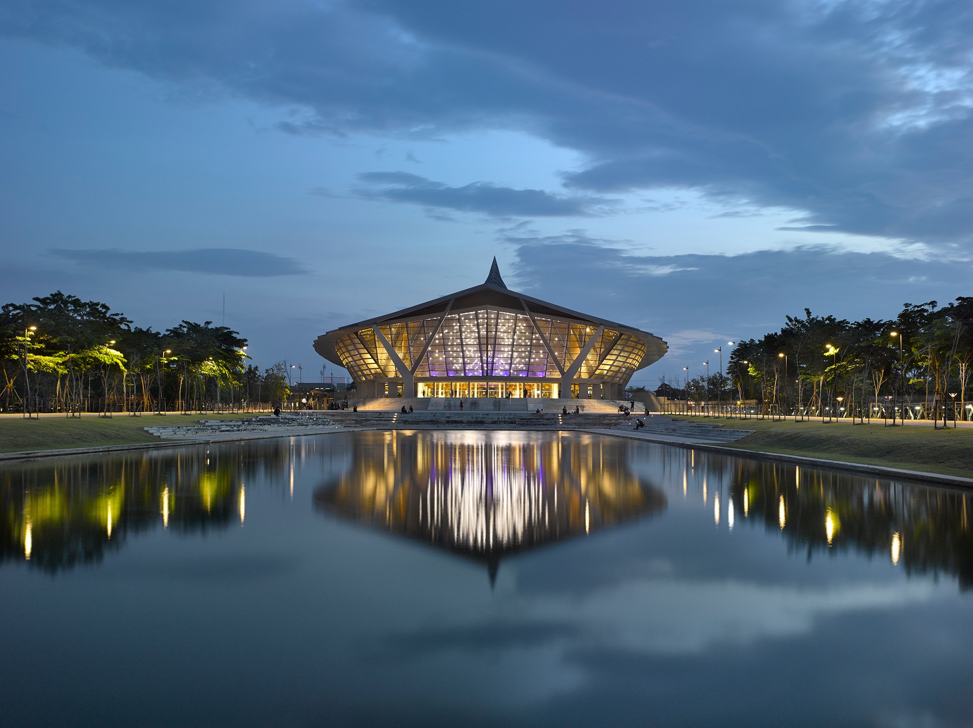 328-Bulb Lasvit Sculpture Transforms Thailand Auditorium - Interior Design