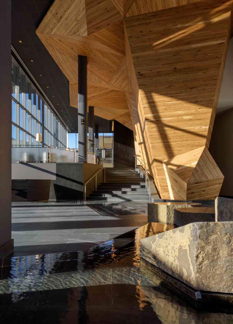 An American white oak wall treatment contrasts with the building’s steel and stone elements.